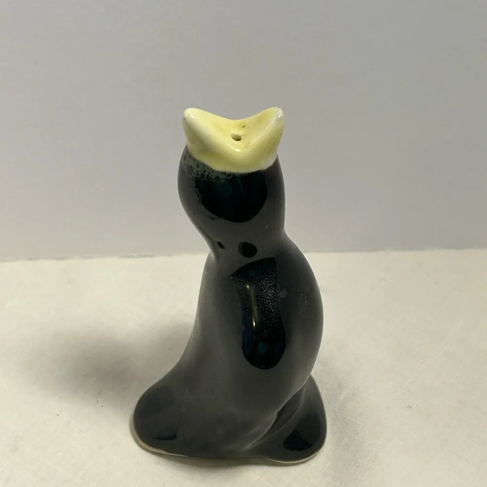 Vintage‎ Venting Pie Bird Black with Yellow Beak MCM